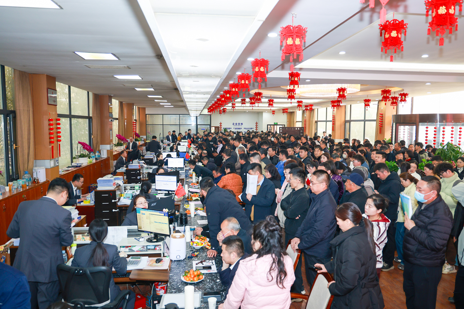 Customer discussions in an office after the Lunar New Year restart