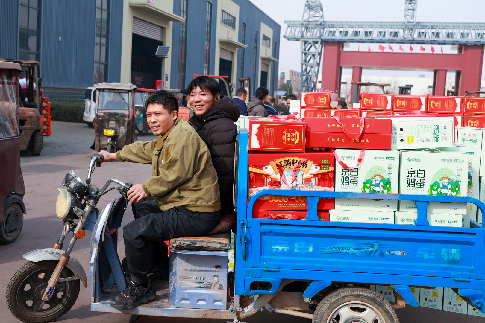 Employee leaving with a vehicle loaded with holiday packages at Henan Mine Crane before the Lunar New Year