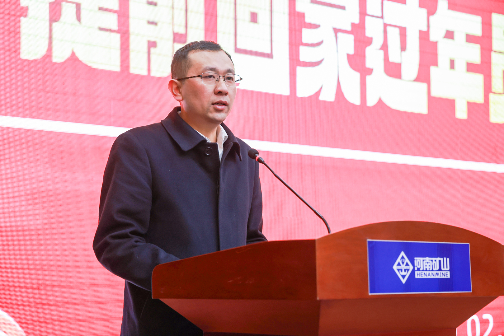 Company representative speaking before the holiday at Henan Mine Crane before the Lunar New Year
