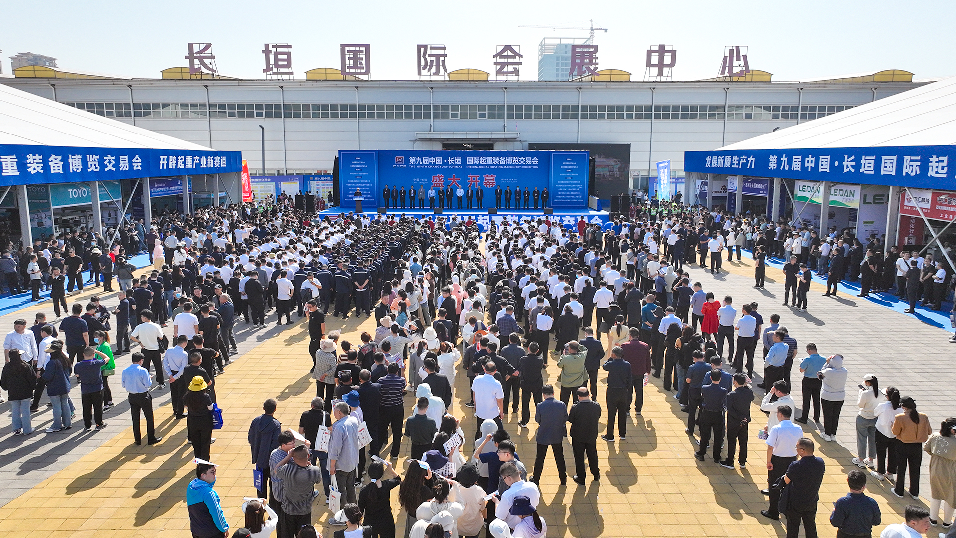Visitors outside Changyuan’s exhibition centre Visitors outside Changyuan’s exhibition centre