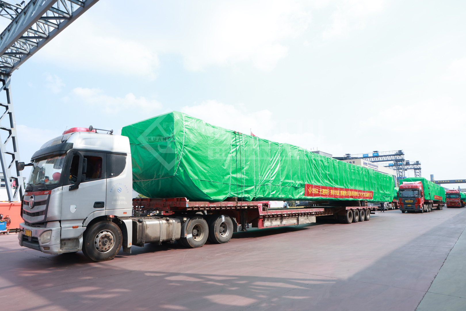 First Batch of 14 Cranes Dispatched for a Vietnam Project