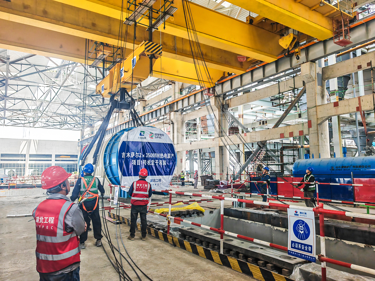 Generator equipment and lifting arrangement inside the powerhouse