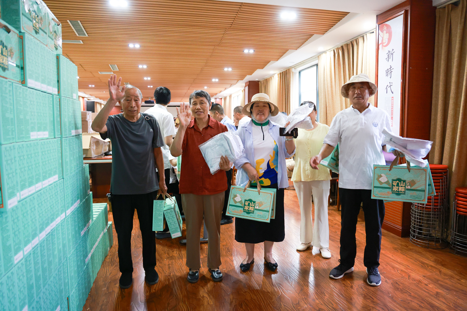Festival gifts distributed to workshop staff