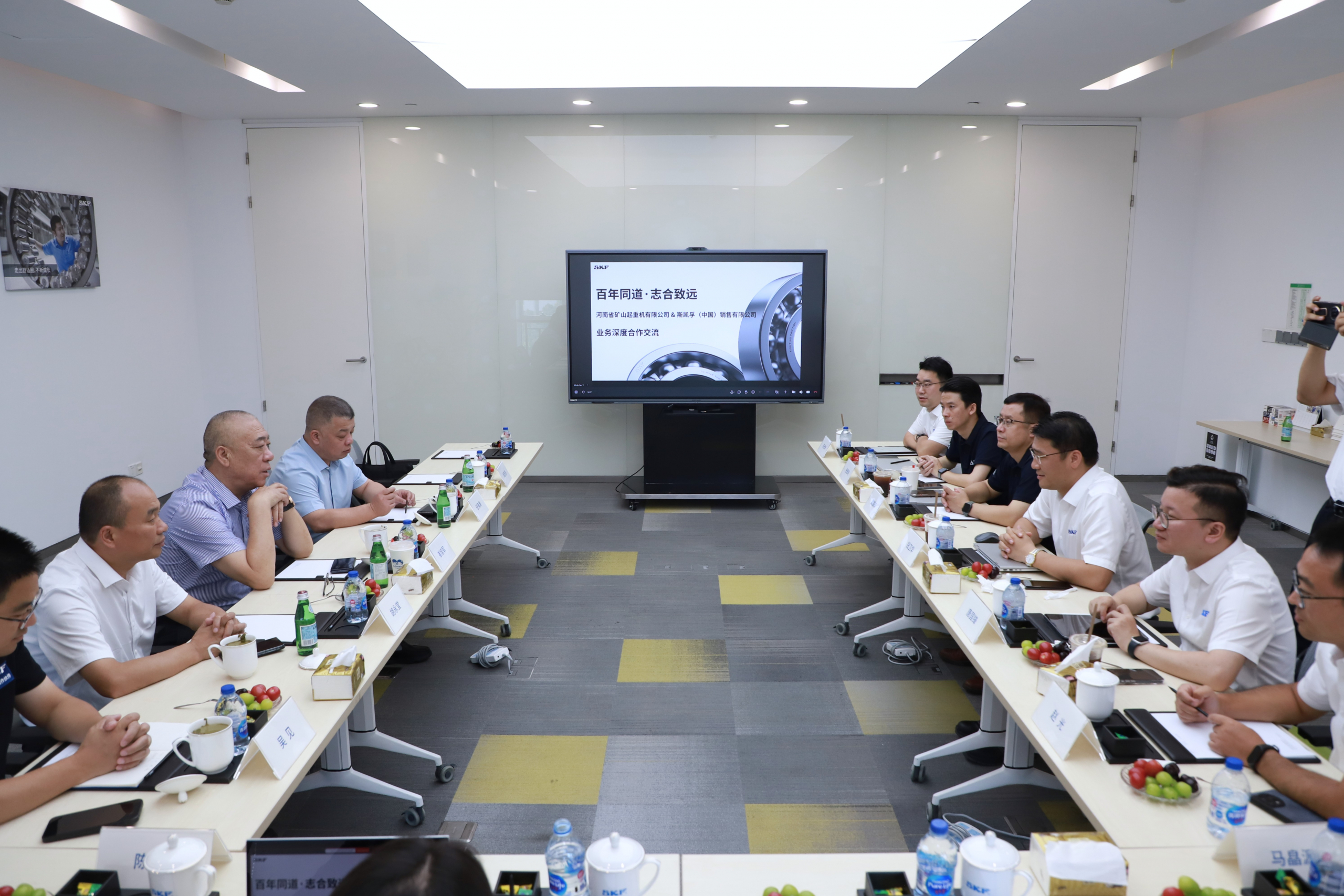 Crane and component specialists meeting at SKF