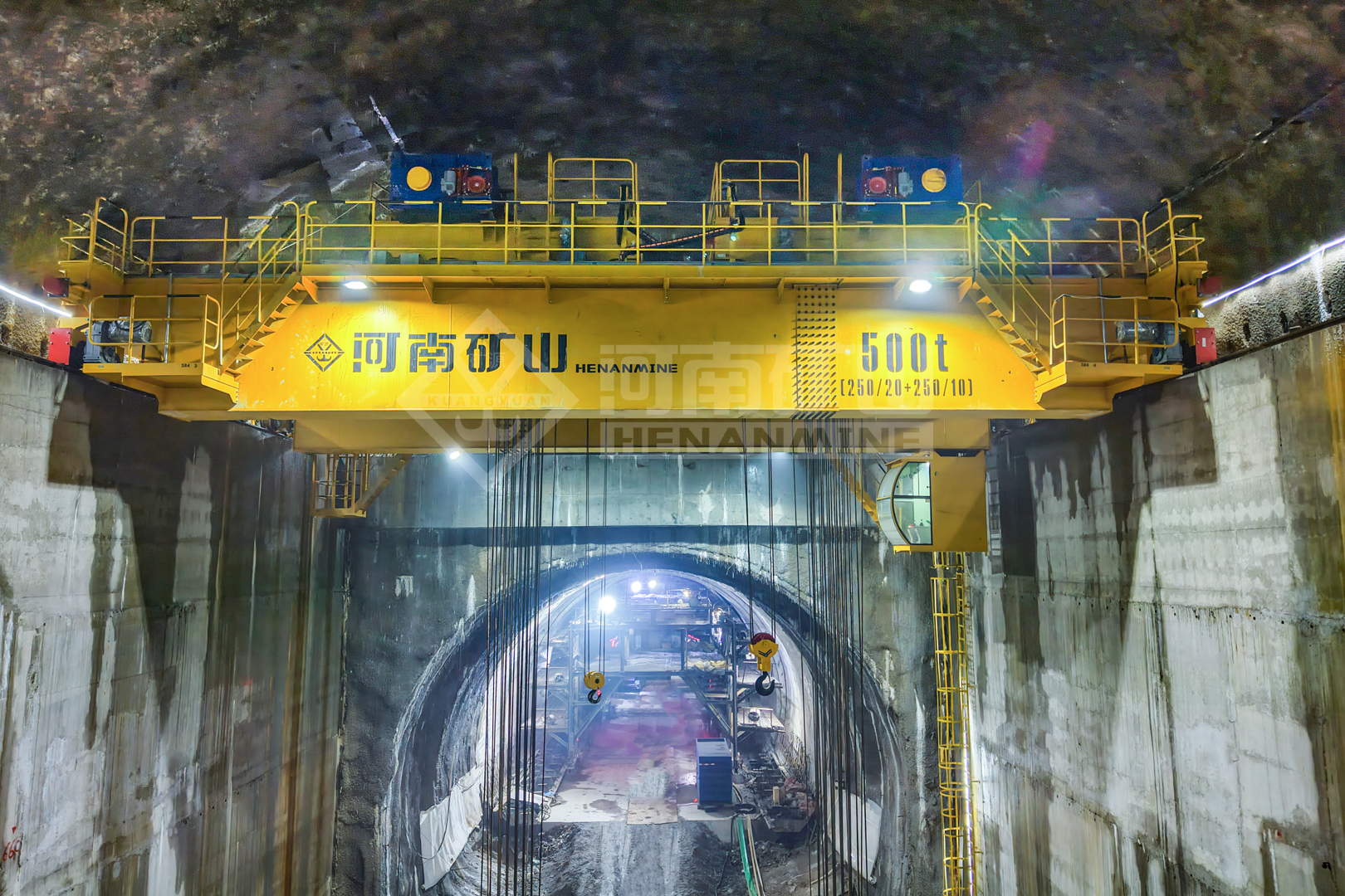 500 t double-girder crane above a tunnel opening 500 t double-girder crane above a tunnel opening