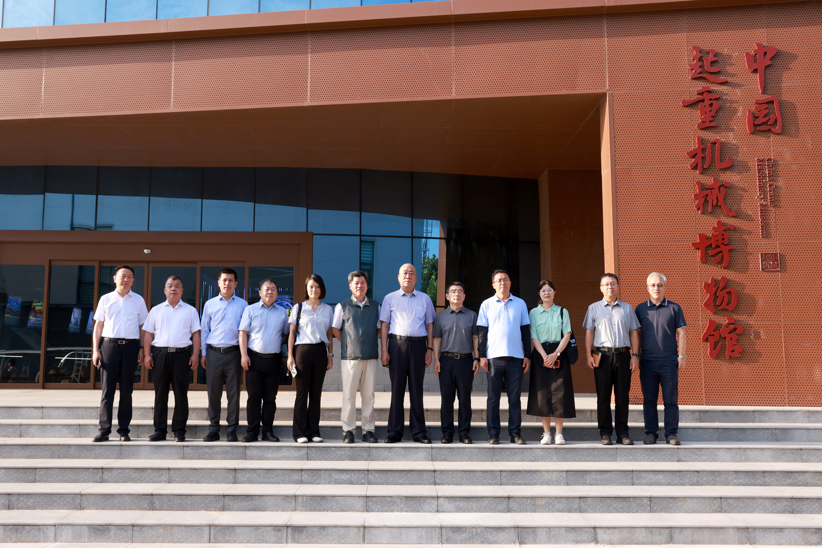 Research delegation outside the Henan Mine Crane venue Research delegation outside the Henan Mine Crane venue