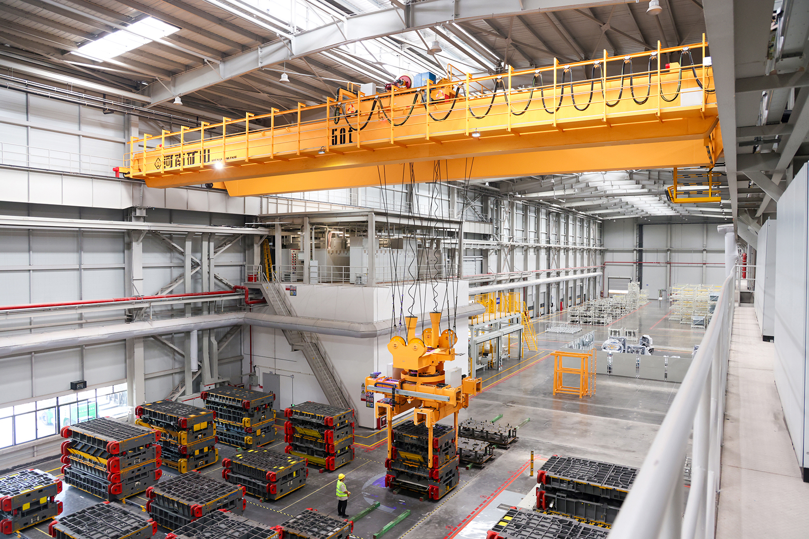 Double-girder overhead crane in a steel plate workshop Double-girder overhead crane in a steel plate workshop