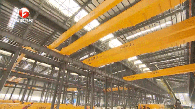 Parallel overhead cranes serving a manufacturing hall