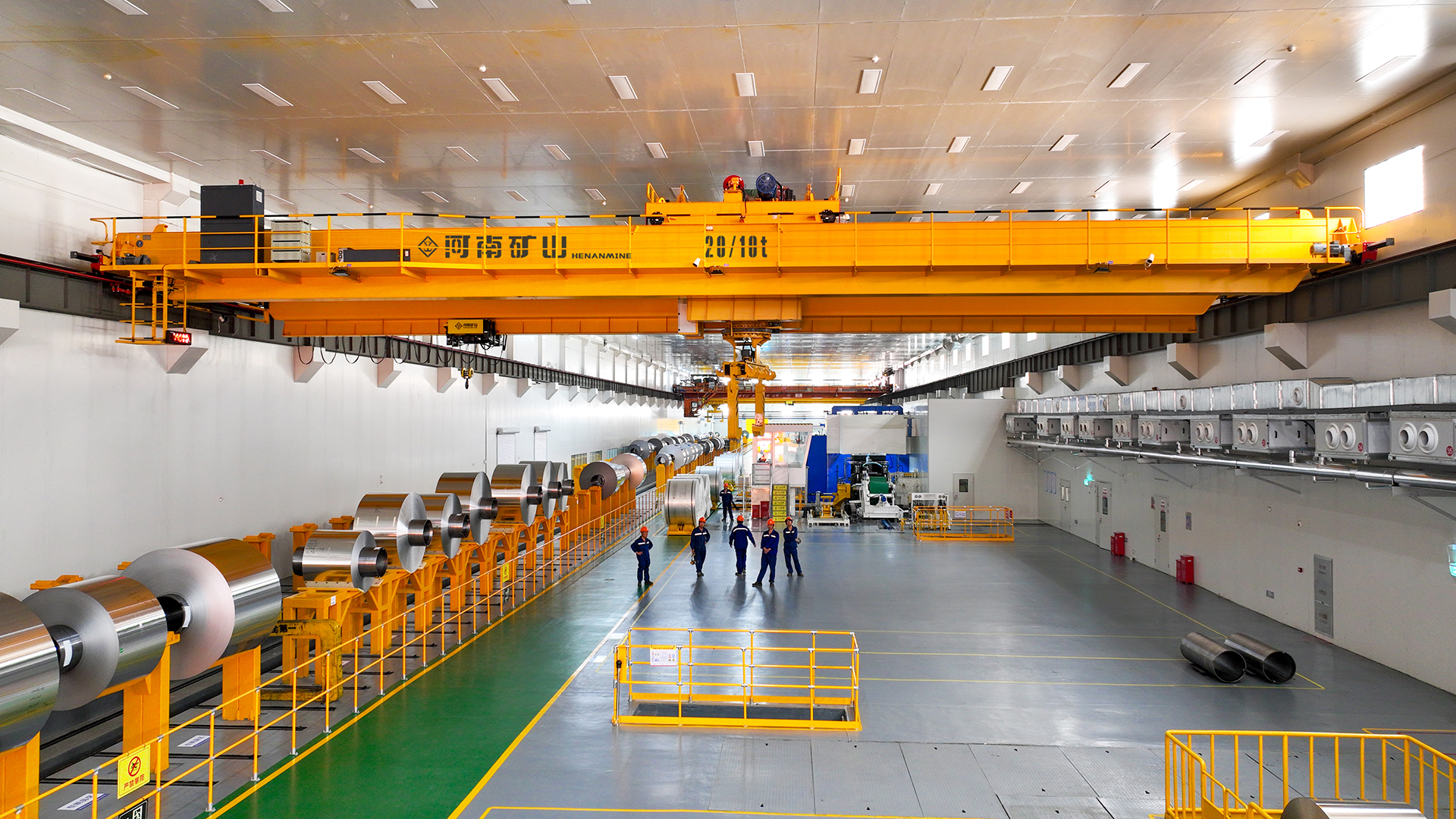 Overhead cranes serving a metal processing workshop Overhead cranes serving a metal processing workshop