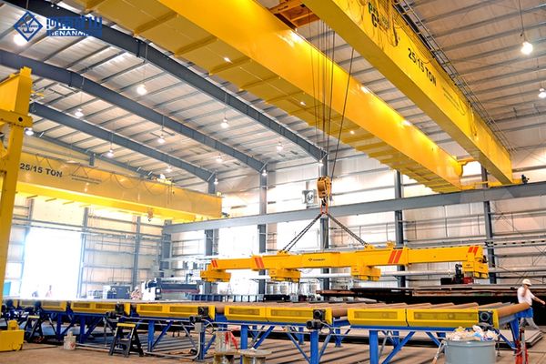 Choosing an Overhead Crane System for a Manufacturing Facility