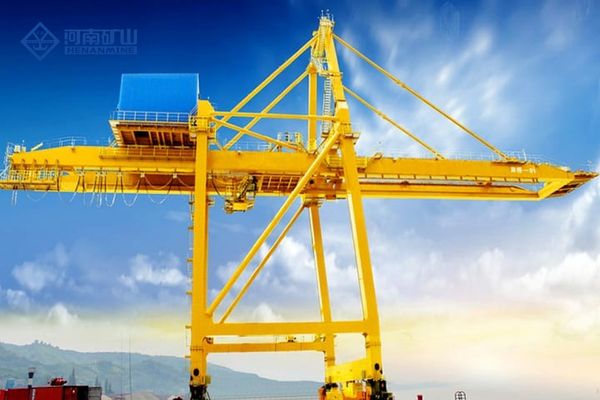 Loading and Unloading of Large Container Ships: Selection Criteria for Ship-to-Shore Crane Boom Length