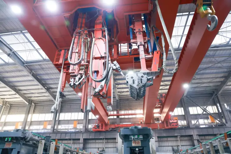 Henan Mine Crane engineered aluminum electrolysis lifting equipment