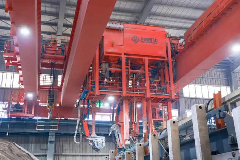 Henan Mine Crane aluminum industry lifting project equipment