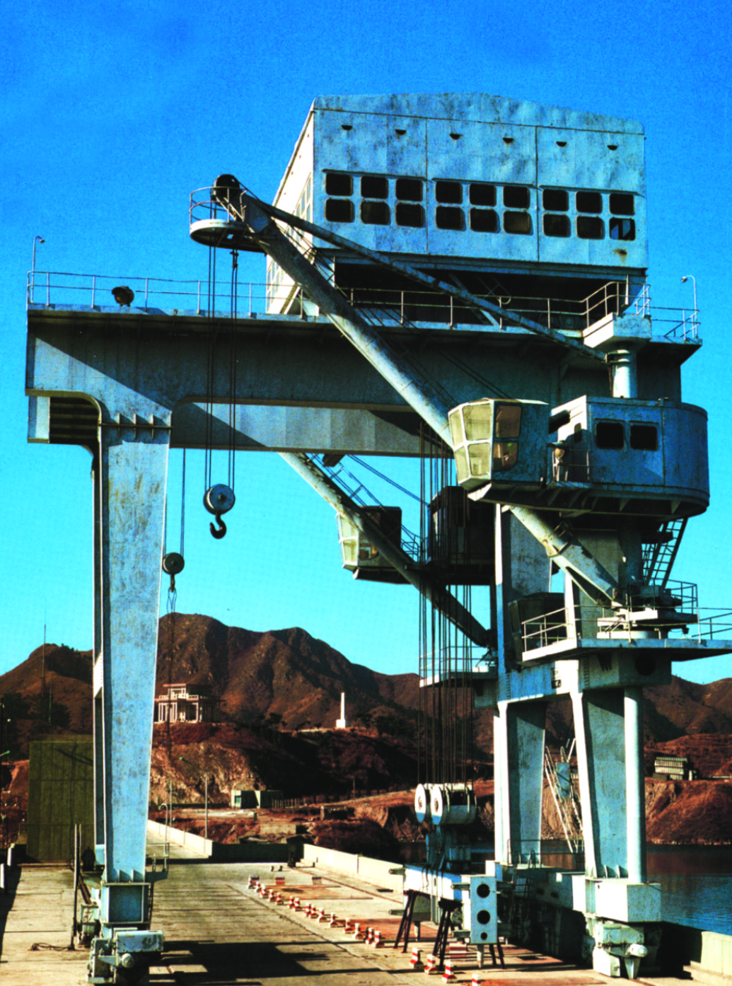 Dam-top crane arrangement showing machinery enclosure and service platforms