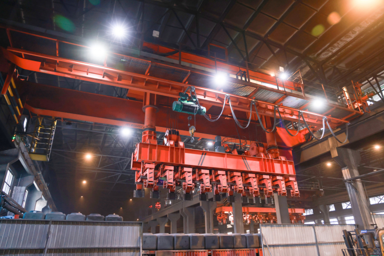 Specialized Crane for Aluminum Electrolysis by Henan Mine Crane Factory