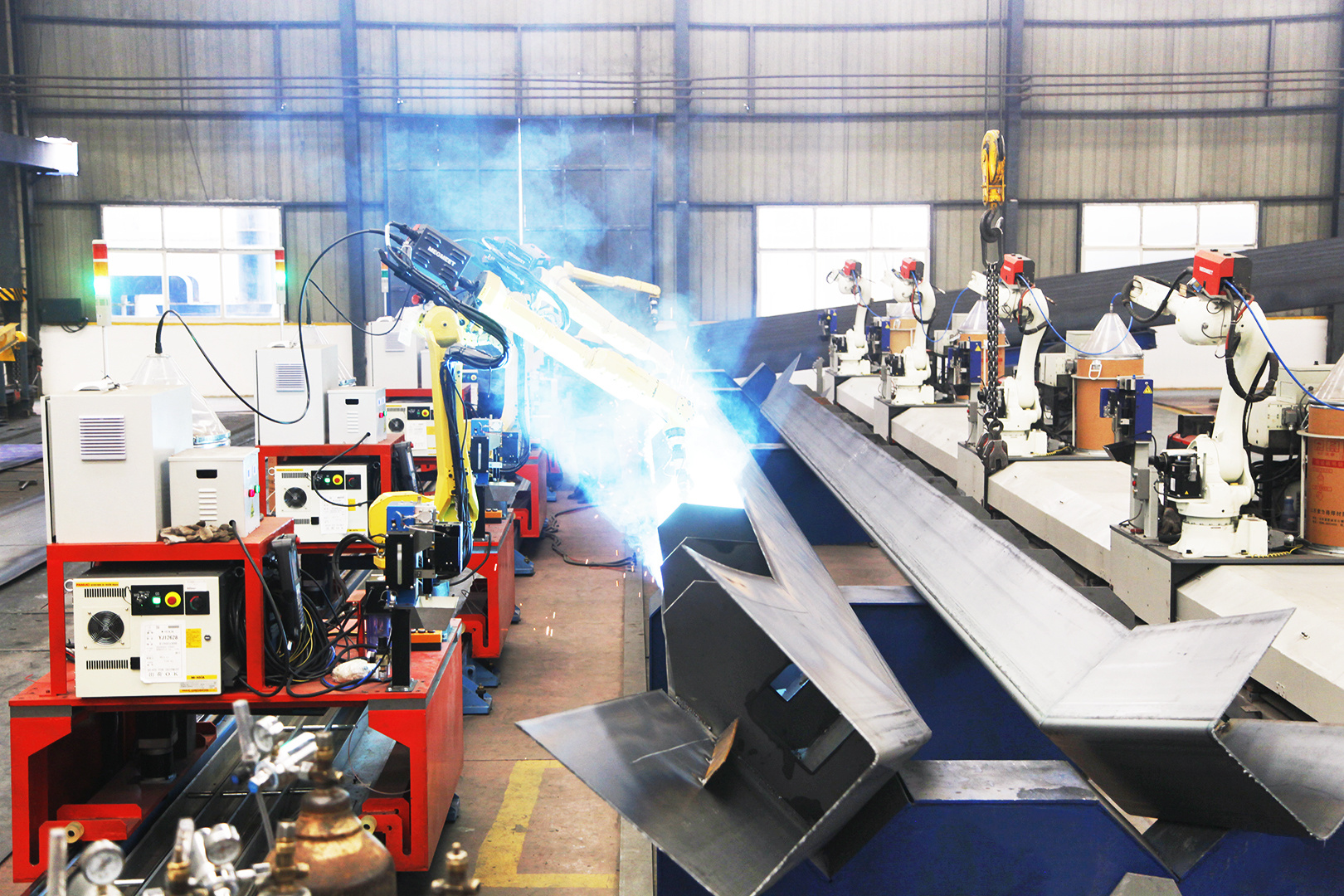 Henan Mine Crane introduces more than one hundred intelligent welding robots
