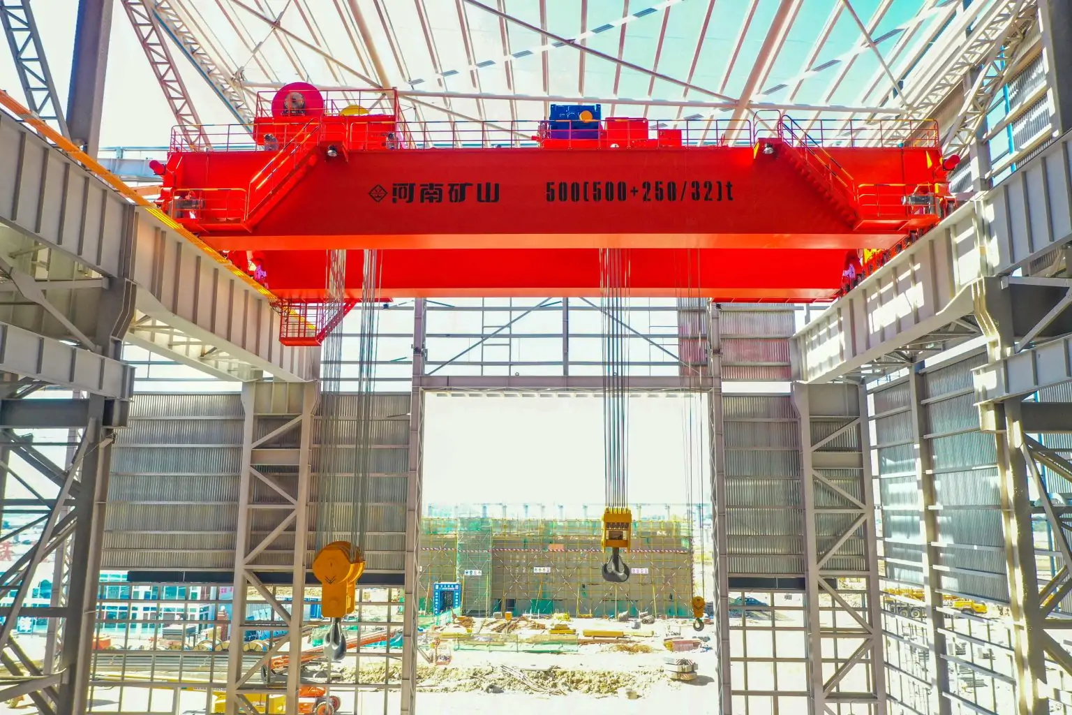 How to Choose a New Hook Overhead Crane for Machinery Plant