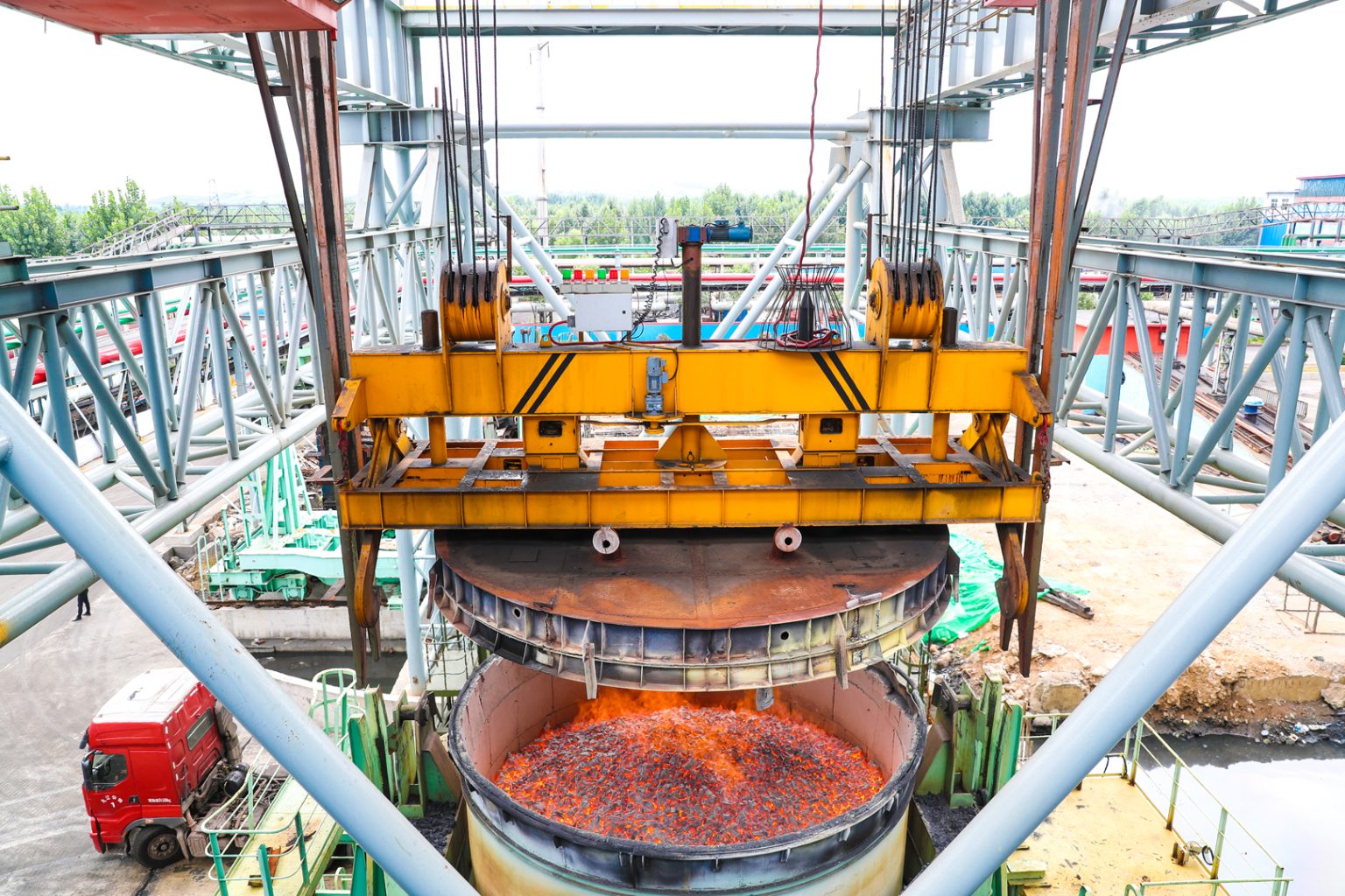 Casting Crane vs Metallurgical Crane: Which Is Better for Molten Metal?