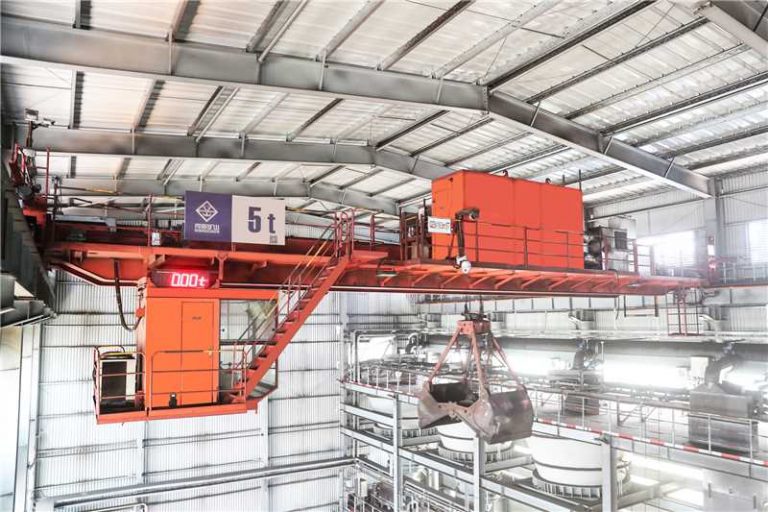 grab and hook crane platform for multiple recycling yard duties