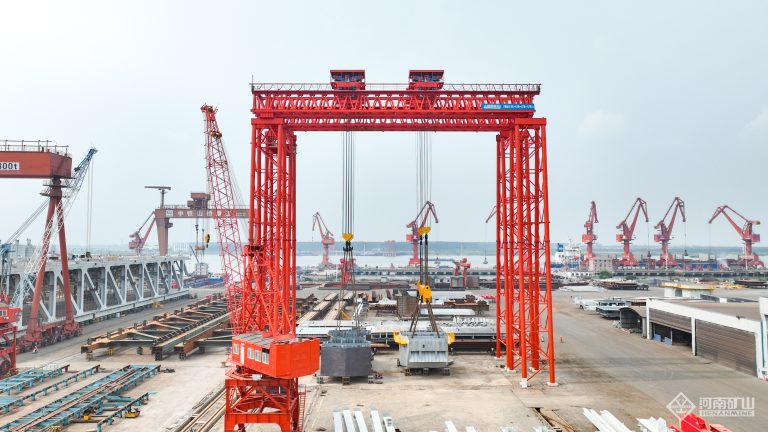 What Is a Gantry Crane? Structure, Working Principle and Uses
