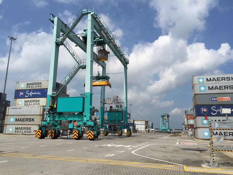 rubber-tyred gantry crane for flexible container yard stacking