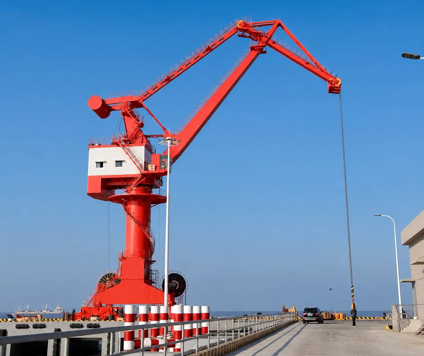 How to Choose a Portal Slewing Crane for Shipyard?