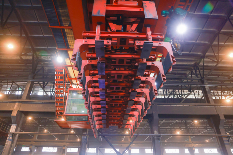 Specialized Crane for Aluminum Electrolysis by Henan Mine Crane Factory