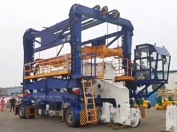 Container Straddle Carrier by Henan Mine Crane