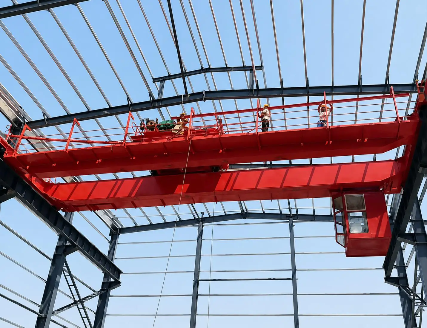 Why Custom Cranes Outperform Standard Solutions in Complex Facilities